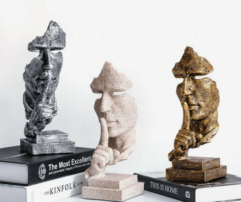 Escultura "O silêncio vale ouro"