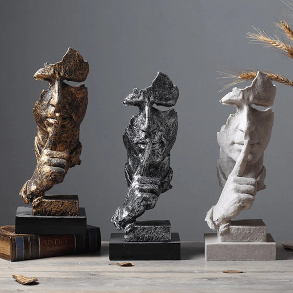 Escultura "O silêncio vale ouro"